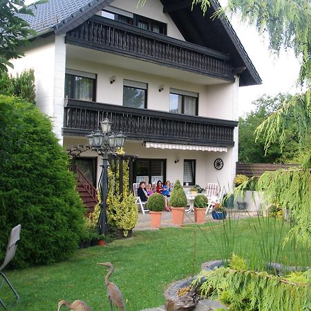 Haus Claudia Hotell Müllenbach Exteriör bild